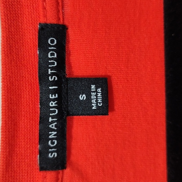 Red top with ruffle sleeves - Picture 4 of 4